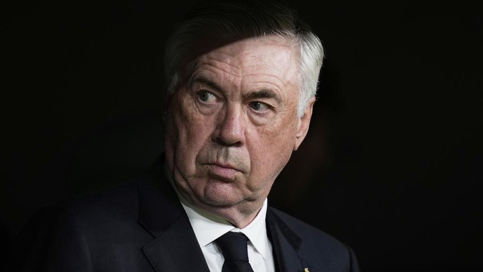 Real Madrids head coach Carlo Ancelotti sits before the Spanish Copa del Rey semifinal second leg soccer match between Real Madrid and and Real Sociedad in Madrid, Spain Tuesday, April 1, 2025. (AP Photo/Bernat Armangue)