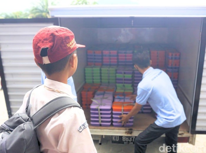 Distribusi program makan bergizi gratis ke sekolah di Tarakan Utara