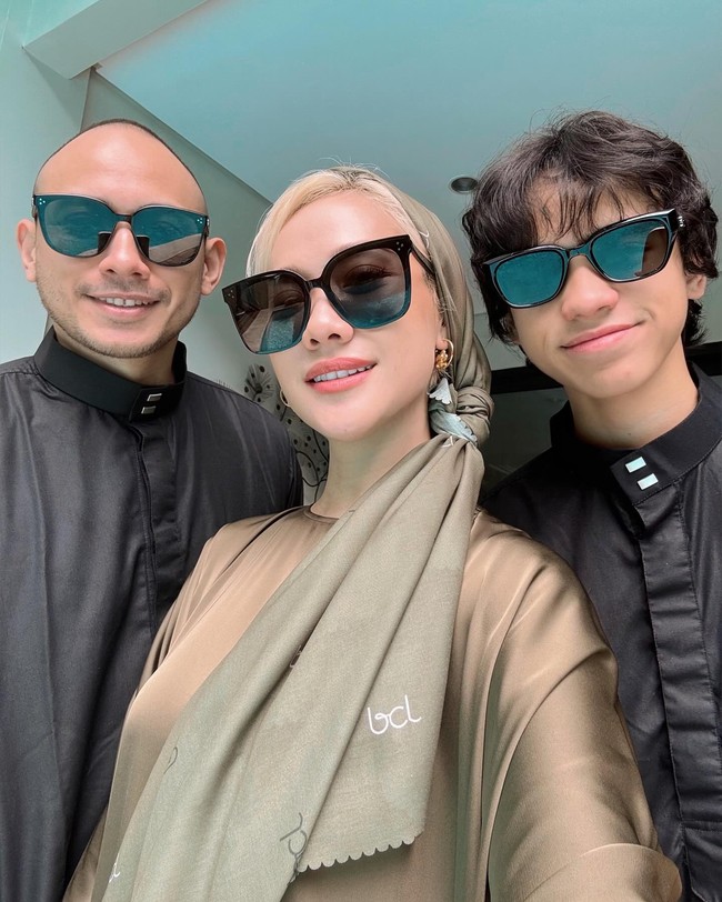 Bunga Citra Lestari dikenal sebagai salah satu selebriti paling stylish. Tak heran jika gayanya saat lebaran selalu dinanti. Foto: Instagram @itsmebcl