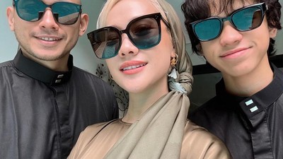 Deretan Gaya Keluarga BCL di Lebaran 2025, Baju Motif Batik Hingga Aksara Bali