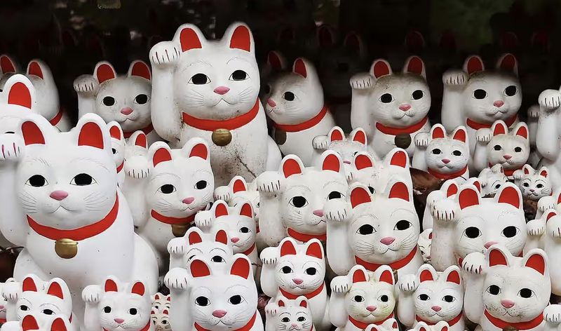Gordon Ramsay Kehilangan Hampir 500 Patung Kucing di Restonya, Rugi Rp 45 Juta!