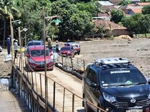 Video Antrean Wisatawan Lewati Jembatan Darurat Menuju Geopark Ciletuh