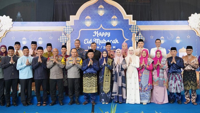 Kapolda Riau Irjen Herry Heryawan menghadiri open house di rumah dinas Wali Kota Pekanbaru, Rabu (2/4/2025). Dalam sambutannya Irjen Herry Heryawan bicara pentingnya kolaborasi.