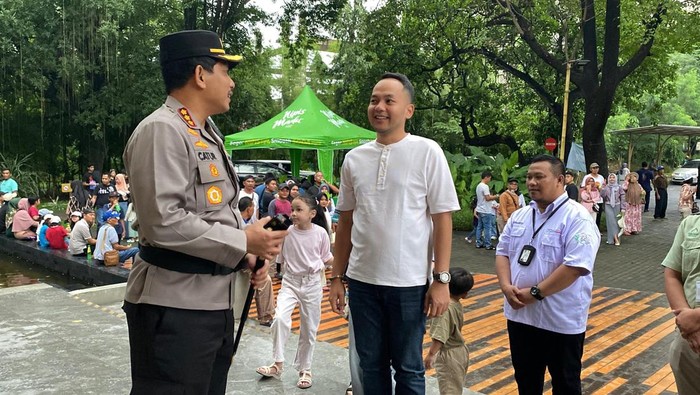 Kapolresta Surakarta Kombes Pol Catur Cahyono Wibowo melakukan pengecekan dan monitoring kesiapan pengamanan di objek wisata Solo Safari, Jurug, Rabu (2/4/2025).