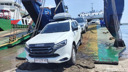 Kendaraan dari luar Bali mulai memasuki Pulau Dewata via Pelabuhan Gilimanuk, Jembrana, pada momen libur Lebaran 2025, Rabu (2/4/2025).