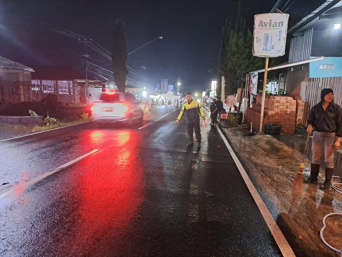 Lokasi kecelakaan beruntun di jalan Tawangmangu-Magetan, Kampung Beji, Kelurahan/kecamatan Tawangmangu, Kabupaten Karanganyar, Selasa (1/4/2025) petang.
