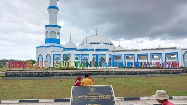 Masjid Sultan Mahmud Riayat Syah. (Alamudin Hamapu/detikSumut)