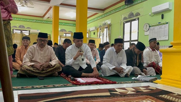 Menteri Transmigrasi M. Iftitah Sulaiman Suryanagara