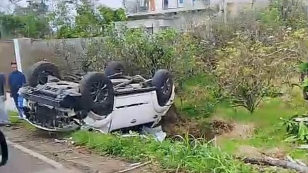 mobil terbalik di bromo