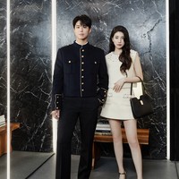 Park Bo Gum dan Suzy tampil serasi saat menghadiri acara pembukaan butik CELINE di Singapura baru-baru ini. Perpaduan visual keduanya sontak ramai menjadi perbincangan di forum komunitas Korea. Foto: dok. CELINE