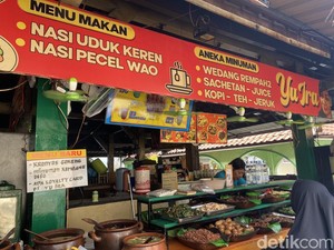 Di Pasar Ngasem Bisa Sarapan Nasi Rames hingga Apem Beras