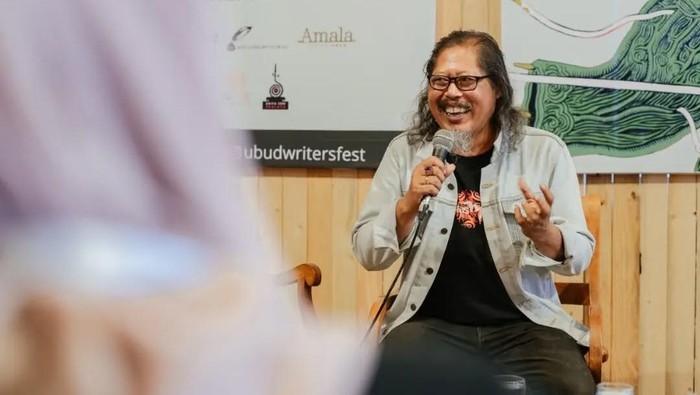 Penulis asal Bali, Made Adnyana Ole. (Foto: Dok. Istimewa)