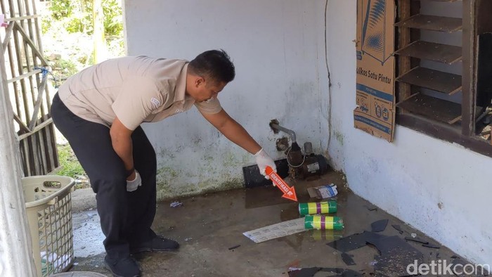 Petasan balon udara jatuh dan meledak di rumah warga Tulungagung.