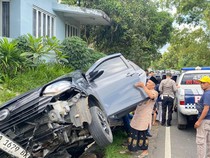 Mobil Oleng dan Tabrak Buk di Jalan Jogja-Wonosari