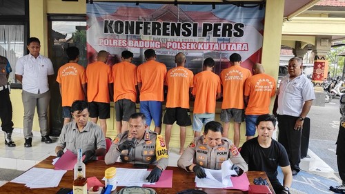 Kapolres Badung AKBP M Arif Batubara merilis delapan  pencuri yang biasa beraksi di Kuta Utara, Badung, Rabu (2/4/2025). Dari delapan orang itu, lima di antaranya pencuri spesialis barang wisatawan.