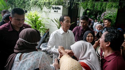 Ramainya Warga Mengunjungi Kediaman Jokowi Saat Lebaran