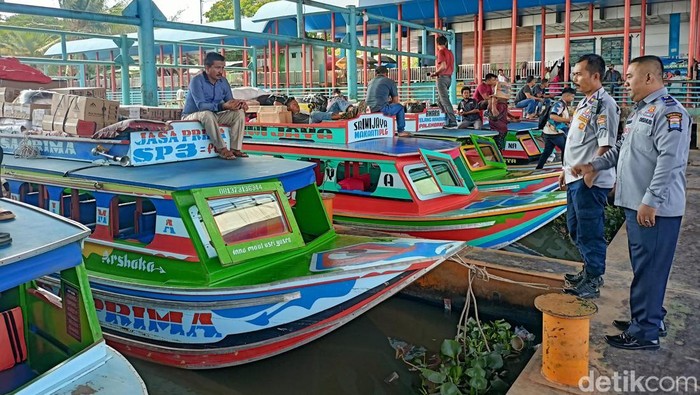 Ratusan pemudik mulai lakukan arus balik di Dermaga Pasar 16 Ilir Palembang.