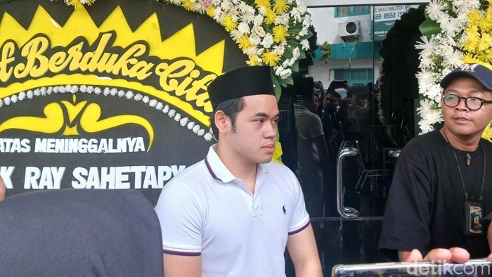 Raya Sahetapy, putra bungsu Ray Sahetapy.