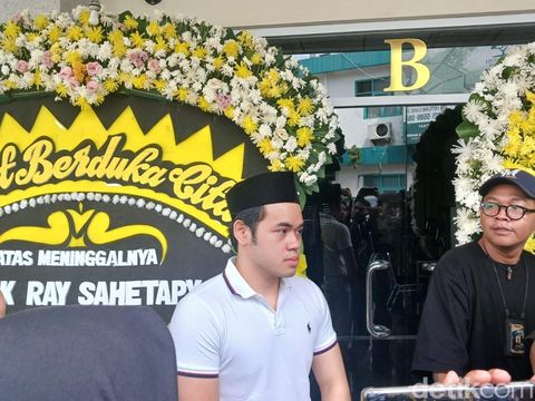 Raya Sahetapy, putra bungsu Ray Sahetapy.