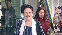 Rina Hassim kaget dengar kabar Ray Sahetapy meninggal. Foto: Febri/detikHOT