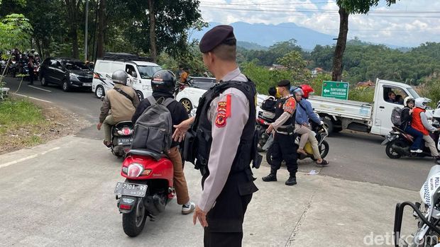 Situasi arus lalu lintas di kawasan Jalur Kadungora-Leles.