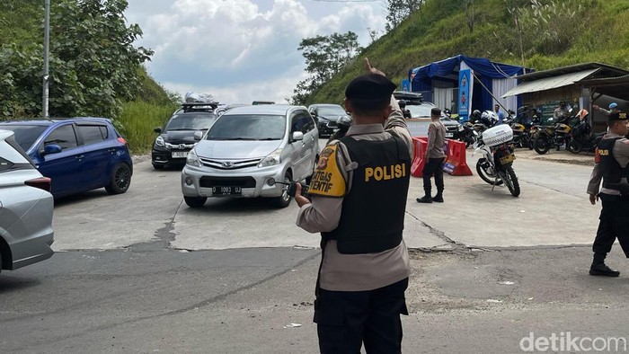 Situasi arus lalu lintas di kawasan Jalur Kadungora-Leles.