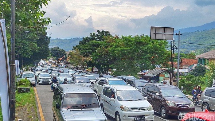 Suasana di Jalur Nagreg.