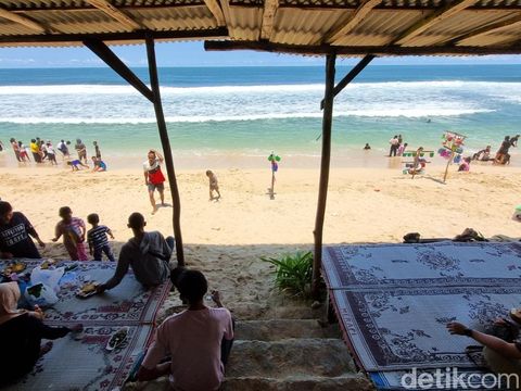 Suasana di Pantai Sepanjang, Gunungkidul, Rabu (2/4/2025).