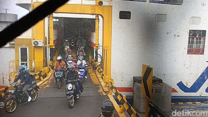 Suasana di Pelabuhan Bakauheni, Lampung Selatan
