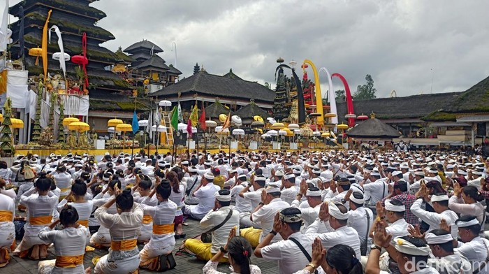 Suasana di Pura Agung Besakih, Karangasem, Bali.