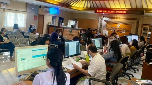 Suasana pelayanan pembayaran pajak di kantor Bapenda Denpasar, Rabu (2/4/2025). (Dok. Pemkot Denpasar)