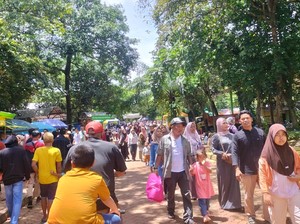 Ragunan Dibanjiri Pengunjung, Diprediksi Bisa Tembus 100 Ribu Orang