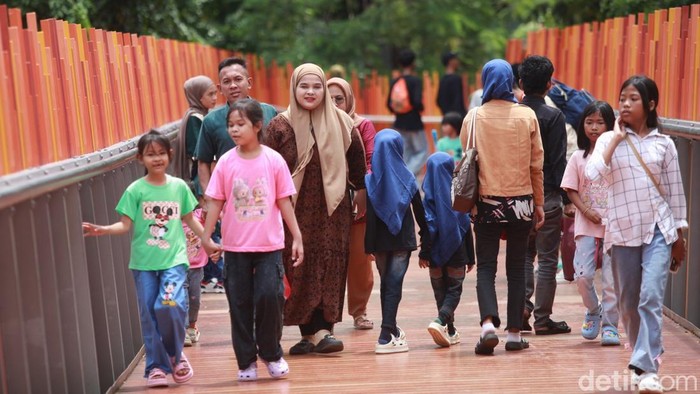 Tebet Eco Park Ramai Dikunjungi Warga Tebet Eco Park Ramai Dikunjungi Warga