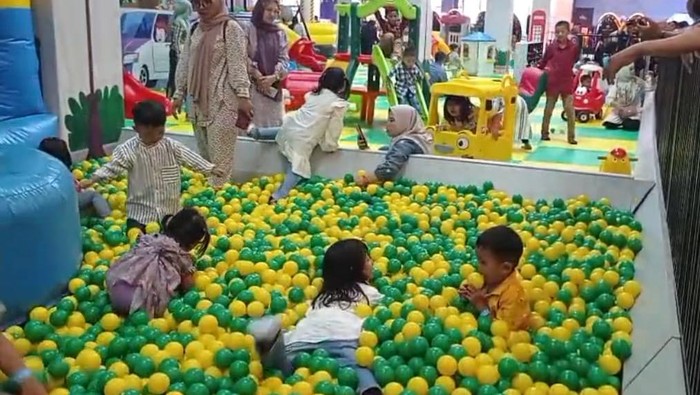 Wahana Permainan anak diserbu di momen libur Lebaran