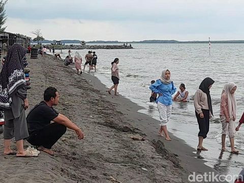 Wisata pantai di Kabupaten Brebes, Rabu (2/4/2025).