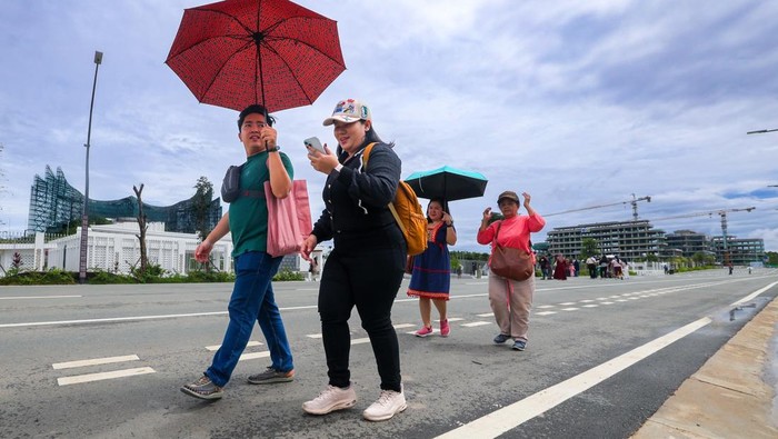Wisatawan menghabiskan waktu libur Lebaran 2025 mengunjung KIPP IKN