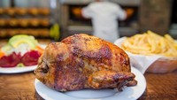 Ayam panggang khas Peru yang dikenal dengan nama Pollo a La Brasa ini menempati juara lima. Foto: Ilustrasi iStock/Site