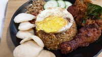 Siapa sangk hidangan Nasi Goreng Ayam dari Indonesia, berhasil menduduki posisi enam dari daftar sepuluh besar. Foto: Ilustrasi iStock/Site