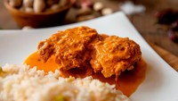 Pollo Ecacahuatado merupakan menu daging ayam yang disajikan dengan bumbu kacang yang kental dari Meksiko. Foto: Ilustrasi iStock/Site