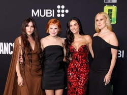 Foto: Kedekatan 3 Putri Bruce Willis-Demi Moore, Masih Suka Mandi Bersama