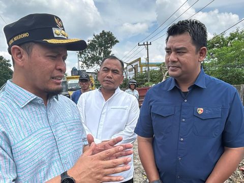 Agung Nugroho sidak sampah dan didampingi Kasat Reskrim (Dok Diskominfotik)