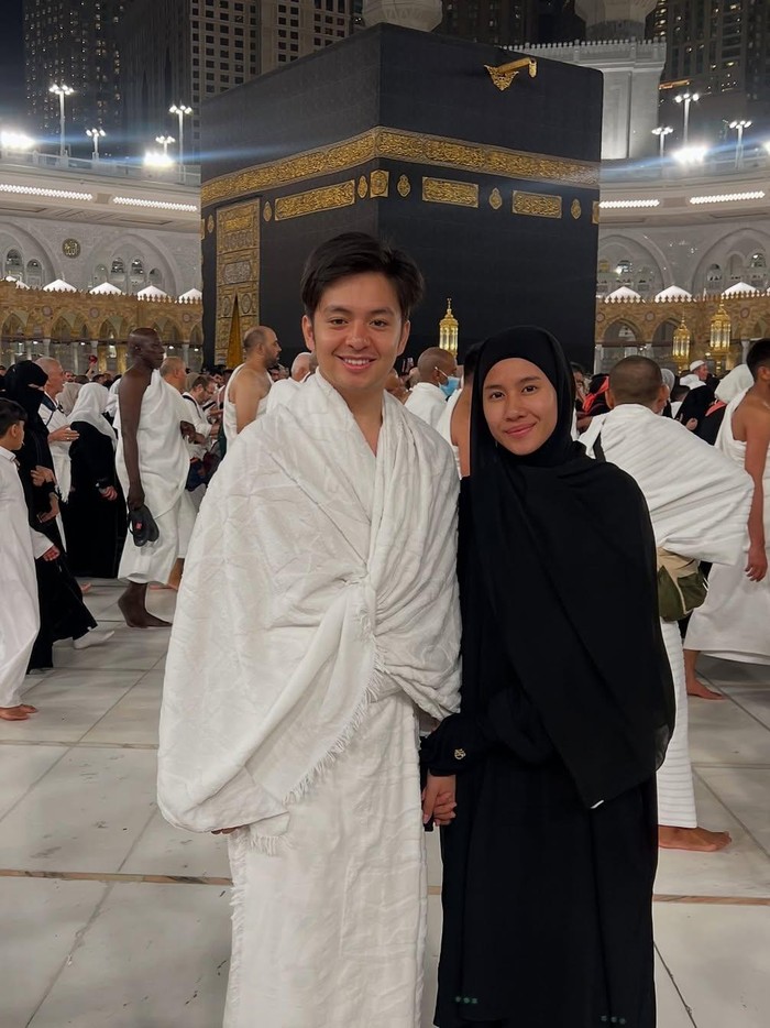 Angga Yunanda Angga Yunanda dan. Shenina Cinnamon Lebaran di Makkah