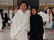 Potret Angga Yunanda dan Shenina Lebaran Pertama Sebagai Suami-Istri di Makkah