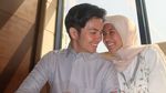 Potret Angga Yunanda dan Shenina Lebaran Pertama Sebagai Suami-Istri di Makkah