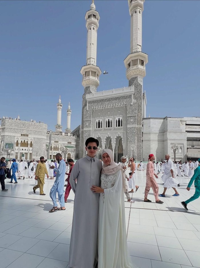 Angga Yunanda Angga Yunanda dan. Shenina Cinnamon Lebaran di Makkah