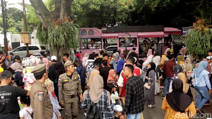 Antrean di shelter Bandros Bandung, Kamis (3/4/2025).
