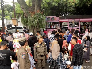Antrean Panjang Bandros Jadi Pemandangan di Libur Lebaran