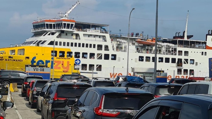 421.014 Kendaraan Menyeberang dari Jawa ke Sumatera dan Bali Selama Nataru