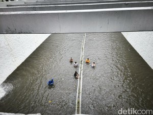 Underpass Joglo Solo Ditutup Sementara Imbas Banjir 40 Cm