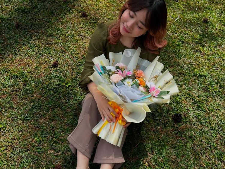 Lebaran di Inggris, Zara Putri RK Menikmati Opor Ayam hingga Bacang